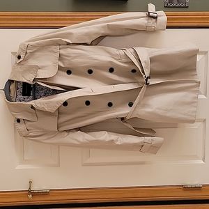 Banana Republic spring trench coat.  Size L Tan, with lining.